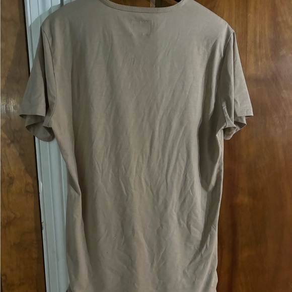 Cuts tan size large split hem t shirt - Picture 4 of 4